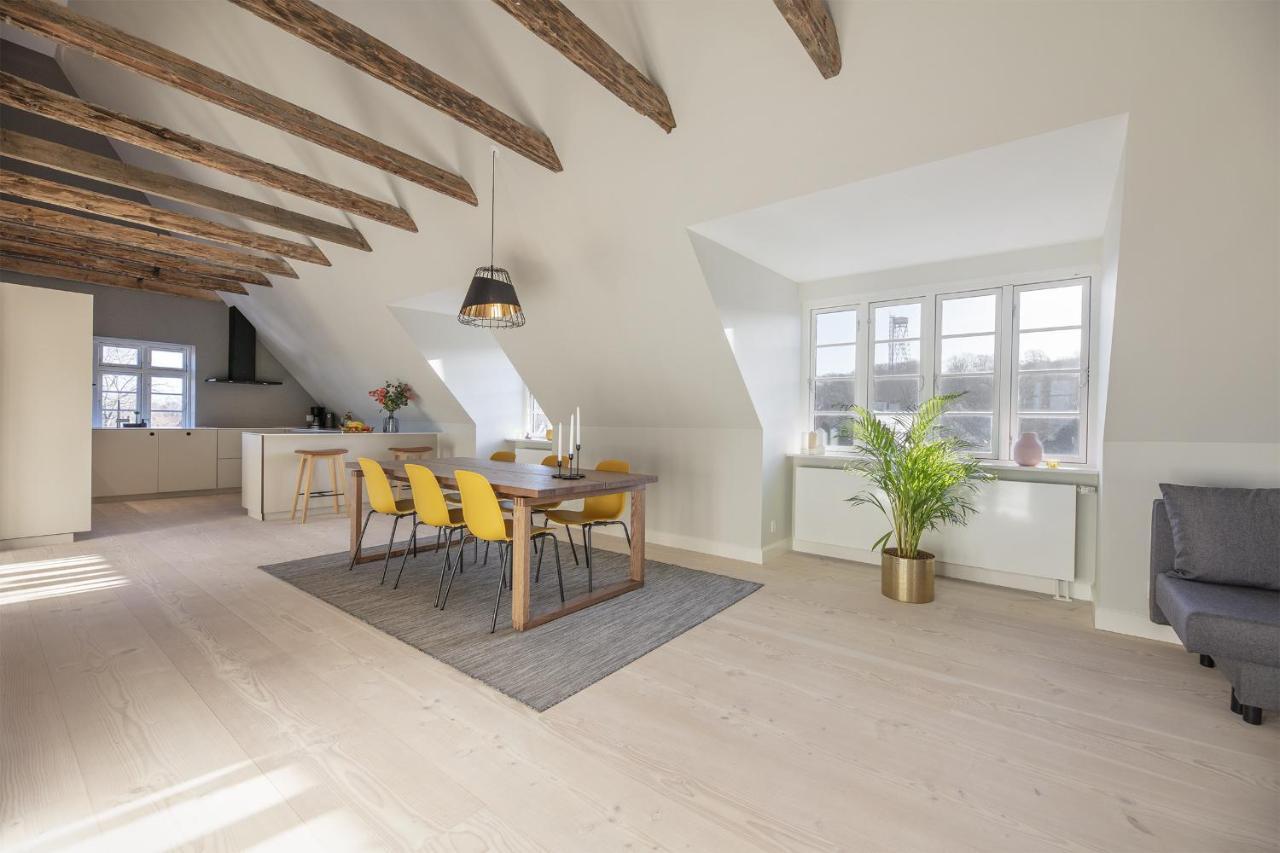 Aday - Modern Living - Balcony Room อัลบอร์ ภายนอก รูปภาพ