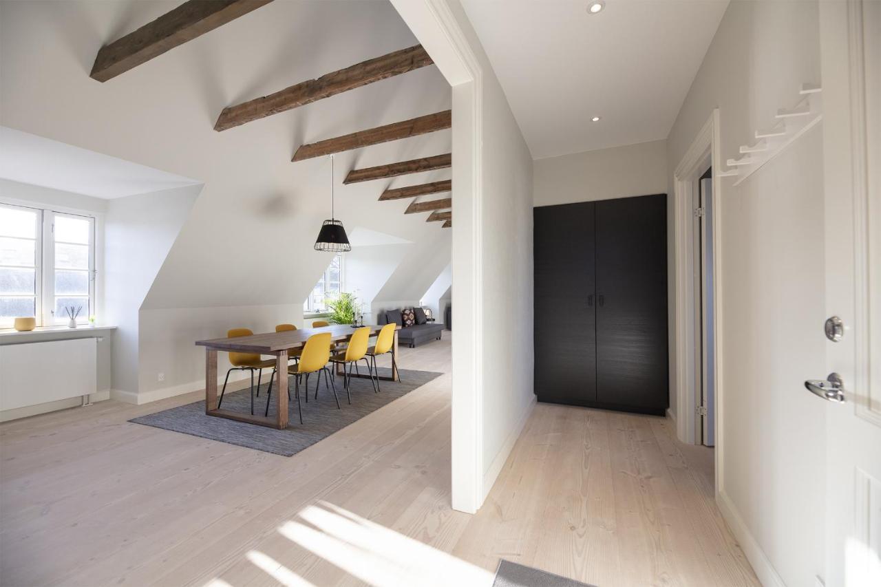 Aday - Modern Living - Balcony Room อัลบอร์ ภายนอก รูปภาพ